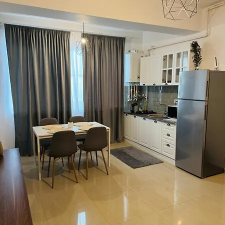 Royal Reed Apartment