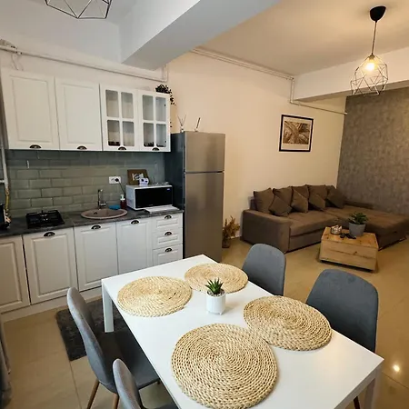 Royal Reed Apartment *